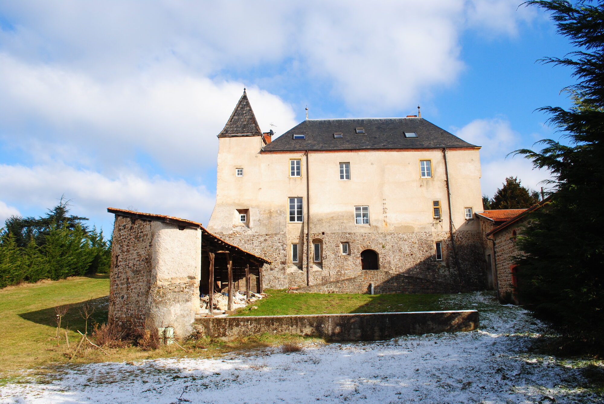Façade sud du château de Sainte-Colombe-sur-Gand