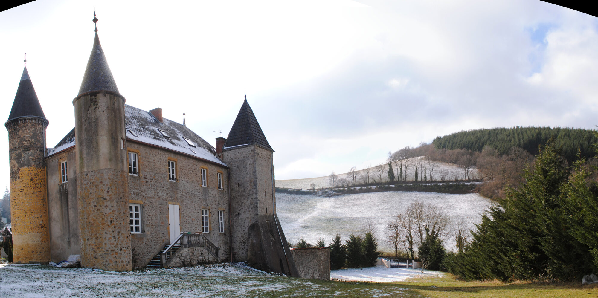 Vue du parc et des extérieurs du château